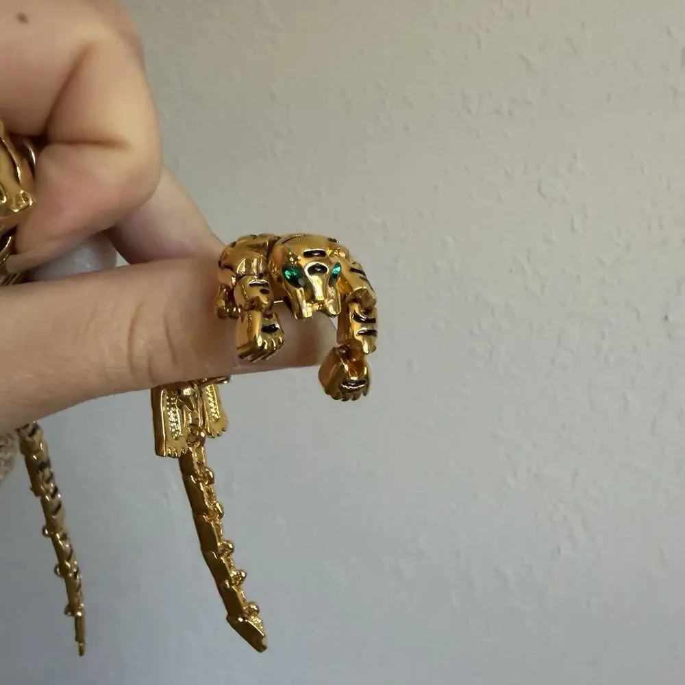Vintage Black And Gold Tone Tiger Shoulder Pins Emerald Eyes Chain Link Read - Picture 6 of 6